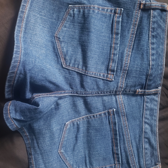 Shorts - Picture 3 of 4